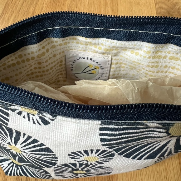 NWT Rock Flower Paper Small Pouch - Picture 4 of 5